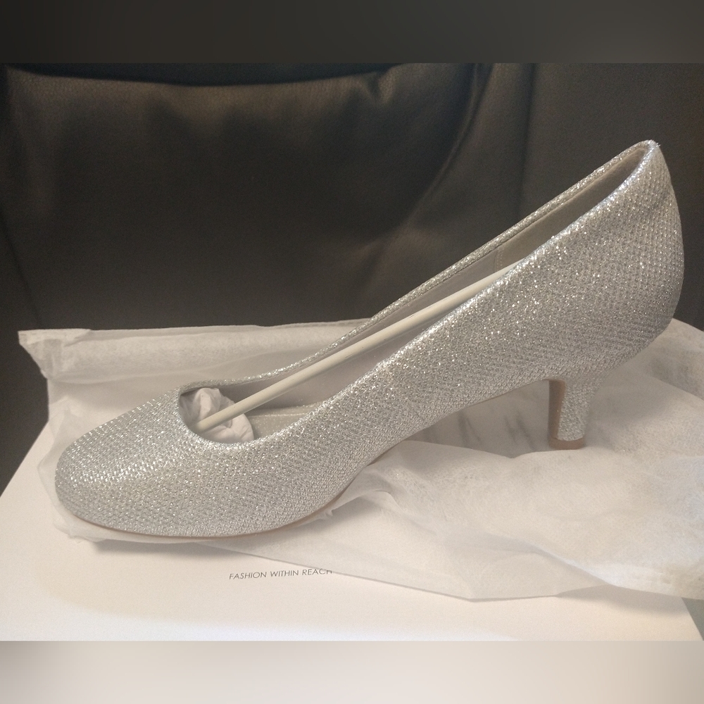 Dream Pairs - Size 9 Sparkly Silver Heel
